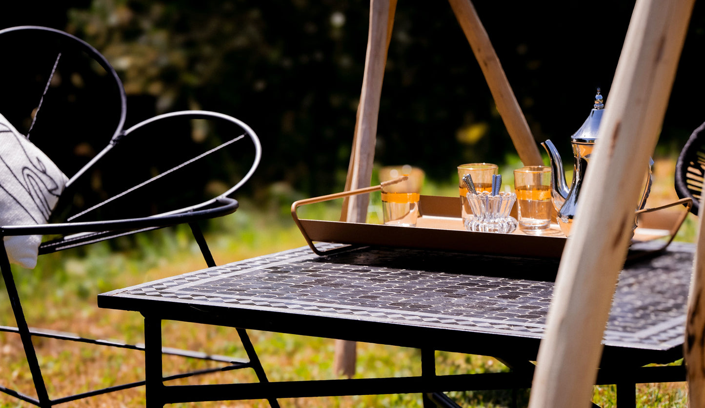 La table basse Kahal, zellige noir et gris